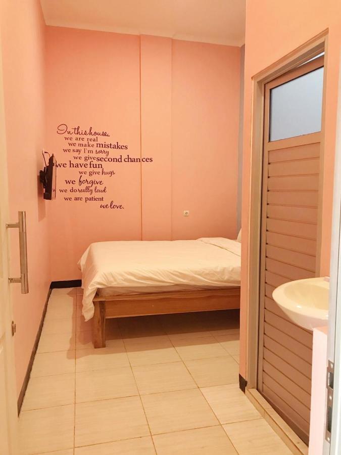 Roomz Budget Residence Semarang Dış mekan fotoğraf
